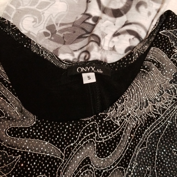 🍒4 BEAUTIFUL TOP🍒 - Picture 2 of 5